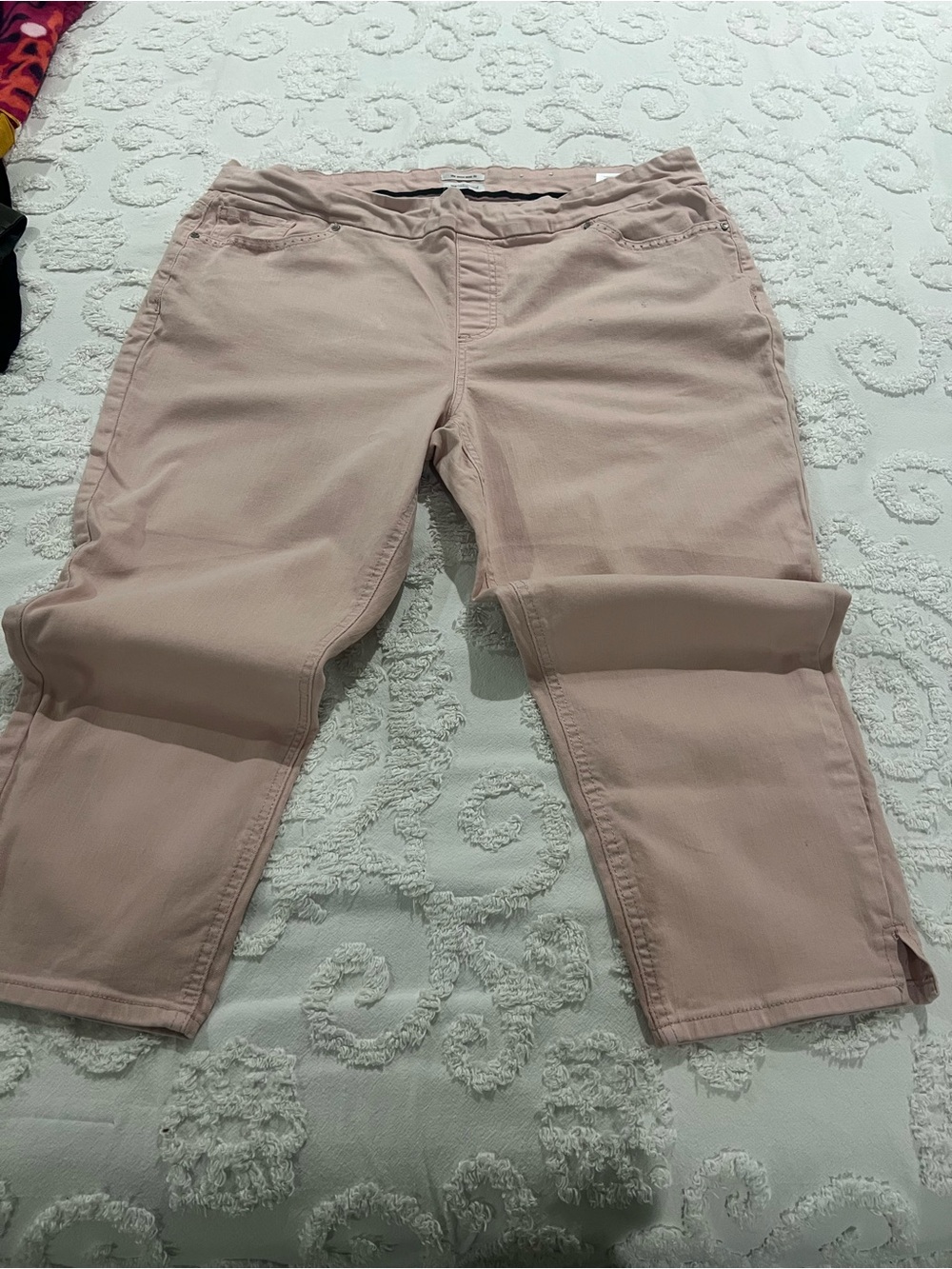 Westbound Cropped Stretch Capris in Blush